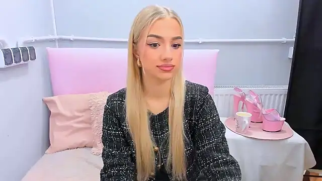 Snapshot of EvetteRose chatting on November 8, 2025, 5:05 pm EvetteRose online show from November 8, 2025, 5:05 pm