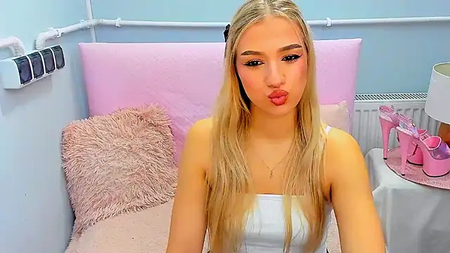 Snapshot of EvetteRose chatting on October 10, 2025, 5:47 pm EvetteRose online show from October 10, 2025, 5:47 pm