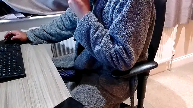 Snapshot of rogamuffin chatting on November 7, 2025, 11:30 pm rogamuffin online show from November 7, 2025, 11:30 pm