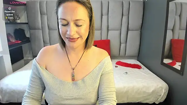 Snapshot of Charlot_milf chatting on June 3, 2026, 2:33 pm Charlot milf online show from June 3, 2026, 2:33 pm