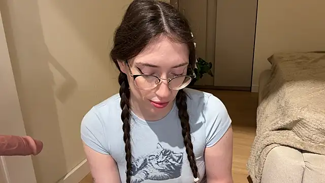 Kelly Berry   online show from April 8, 2026, 6:20 pm