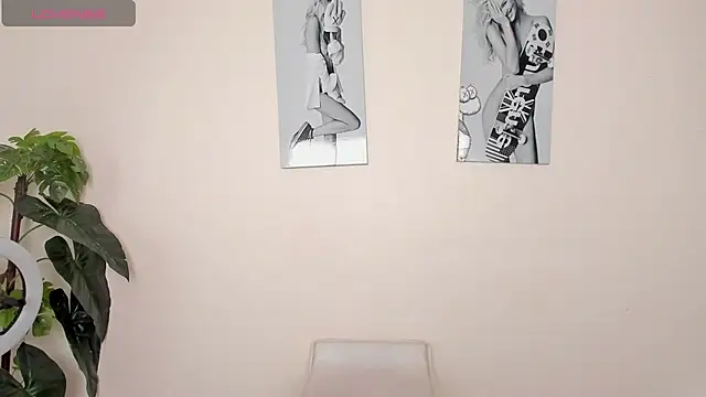 Snapshot of SamayRyann chatting on October 9, 2025, 12:38 pm SamayRyann online show from October 9, 2025, 12:38 pm