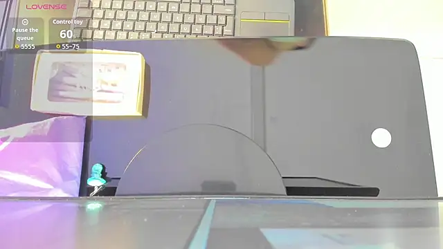 Snapshot of SamayRyann chatting on November 21, 2025, 7:57 pm SamayRyann online show from November 21, 2025, 7:57 pm