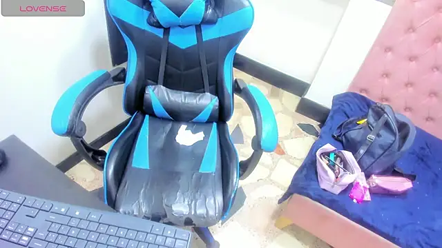 Snapshot of miaa_scott7 chatting on November 10, 2025, 2:00 pm miaa scott7 online show from November 10, 2025, 2:00 pm