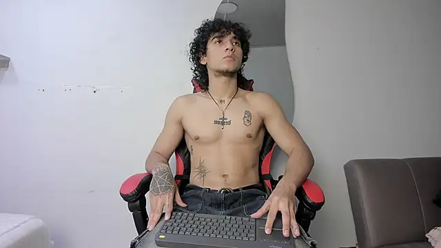 Snapshot of JackesTaylor chatting on November 13, 2025, 5:33 am JackesTaylor online show from November 13, 2025, 5:33 am