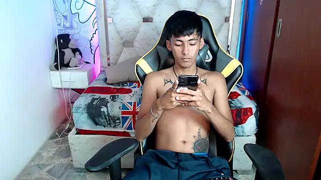 yiisu  online show from October 6, 2025, 6:19 pm