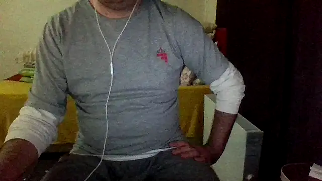 Snapshot of st206boy chatting on March 12, 2026, 12:38 am st206boy online show from March 12, 2026, 12:38 am