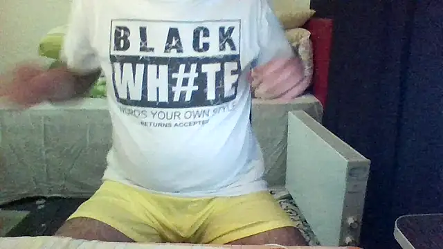 Snapshot of st206boy chatting on March 5, 2026, 11:32 pm st206boy online show from March 5, 2026, 11:32 pm