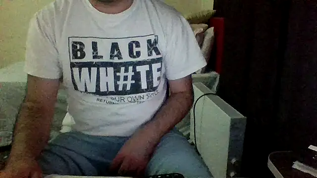 Snapshot of st206boy chatting on March 16, 2026, 1:24 am st206boy online show from March 16, 2026, 1:24 am