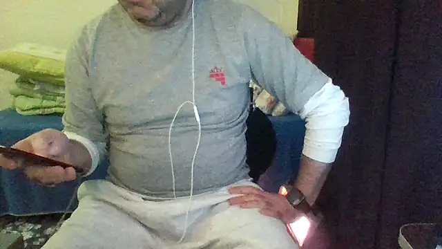 Snapshot of st206boy chatting on May 3, 2026, 12:05 am st206boy online show from May 3, 2026, 12:05 am
