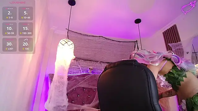 Snapshot of Amara_Davis chatting on October 17, 2025, 4:16 am Amara Davis online show from October 17, 2025, 4:16 am