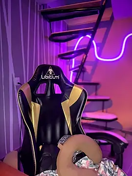 victoria amatista  online show from March 22, 2026, 1:31 am