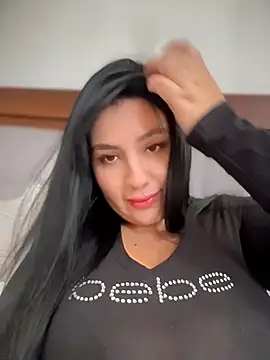 victoria amatista  online show from May 5, 2026, 10:02 pm