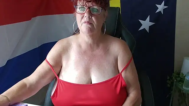 Snapshot of -Curvy- chatting on June 13, 2026, 8:56 am -Curvy- online show from June 13, 2026, 8:56 am
