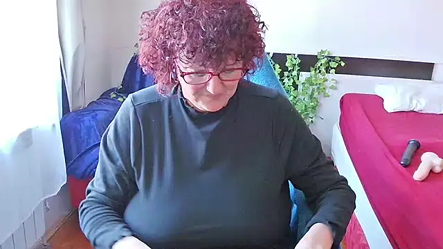 Snapshot of -Curvy- chatting on December 1, 2025, 9:32 am -Curvy- online show from December 1, 2025, 9:32 am