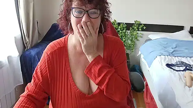 Snapshot of -Curvy- chatting on November 19, 2025, 9:09 am -Curvy- online show from November 19, 2025, 9:09 am