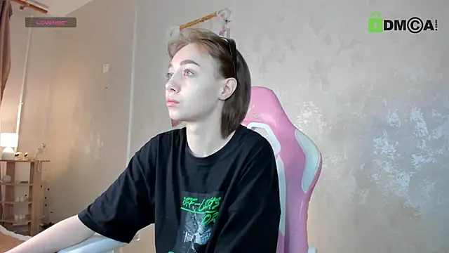 Snapshot of Skelerata chatting on November 21, 2025, 1:04 am Skelerata online show from November 21, 2025, 1:04 am