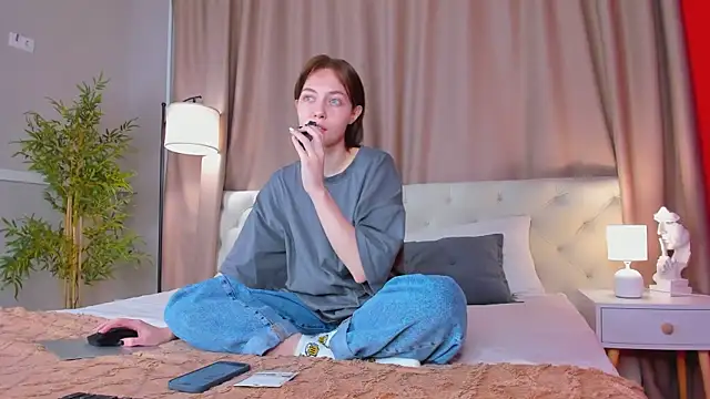 Snapshot of Skelerata chatting on October 23, 2025, 1:04 am Skelerata online show from October 23, 2025, 1:04 am