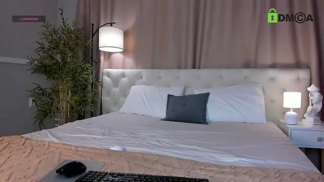 Snapshot of Skelerata chatting on November 23, 2025, 1:04 am Skelerata online show from November 23, 2025, 1:04 am