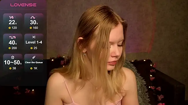 Snapshot of Wendy_228 chatting on October 31, 2025, 1:02 am Wendy 228 online show from October 31, 2025, 1:02 am