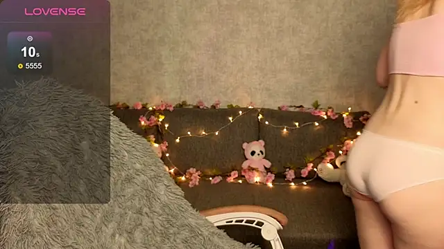 Snapshot of Wendy_228 chatting on October 17, 2025, 1:20 am Wendy 228 online show from October 17, 2025, 1:20 am