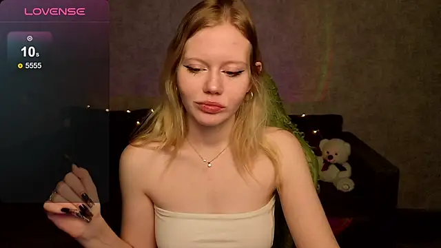 Snapshot of Wendy_228 chatting on October 14, 2025, 1:17 am Wendy 228 online show from October 14, 2025, 1:17 am