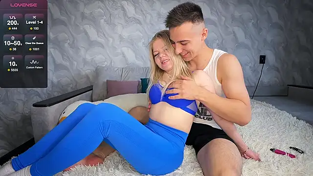 Snapshot of SandraGaze chatting on October 5, 2025, 9:44 am SandraGaze online show from October 5, 2025, 9:44 am