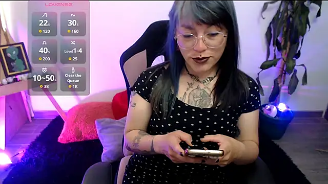 Snapshot of LunaBunny8 chatting on November 24, 2025, 2:06 pm LunaBunny8 online show from November 24, 2025, 2:06 pm