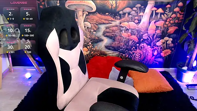 Snapshot of LunaBunny8 chatting on November 4, 2025, 1:20 am LunaBunny8 online show from November 4, 2025, 1:20 am