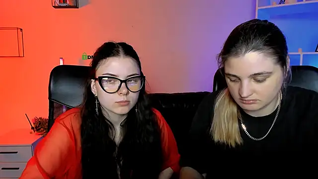 Snapshot of foxy_tease_ chatting on December 14, 2025, 8:14 pm foxy tease online show from December 14, 2025, 8:14 pm