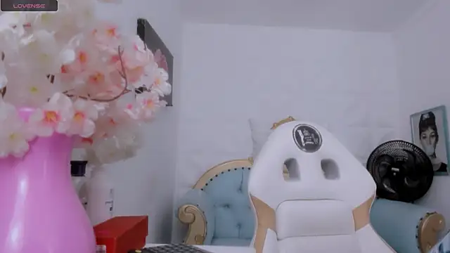 Snapshot of eimy_skinny_ chatting on October 26, 2025, 6:41 pm eimy skinny  online show from October 26, 2025, 6:41 pm