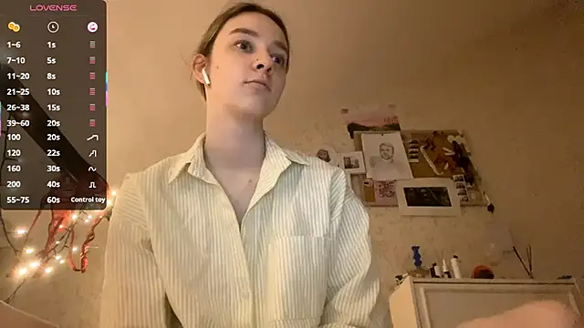 Snapshot of DanaCore chatting on October 24, 2025, 4:28 pm DanaCore online show from October 24, 2025, 4:28 pm