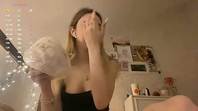 Snapshot of DanaCore chatting on October 21, 2025, 6:51 pm DanaCore online show from October 21, 2025, 6:51 pm