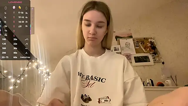 Snapshot of DanaCore chatting on October 15, 2025, 3:38 am DanaCore online show from October 15, 2025, 3:38 am