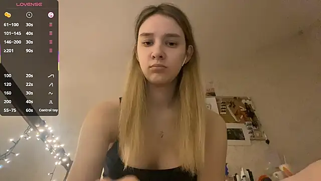 Snapshot of DanaCore chatting on October 18, 2025, 7:38 pm DanaCore online show from October 18, 2025, 7:38 pm