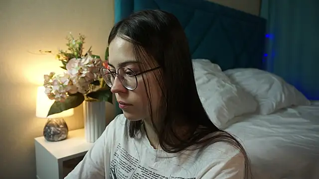 ywixos online show from January 13, 2026, 2:21 pm