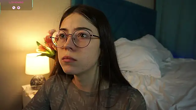 ywixos online show from November 15, 2025, 12:31 pm