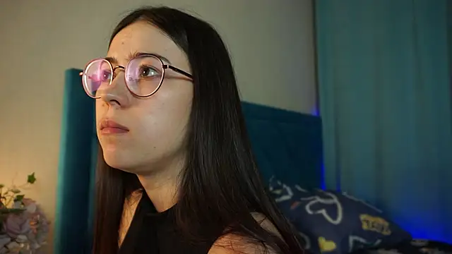 ywixos online show from October 7, 2025, 1:34 pm