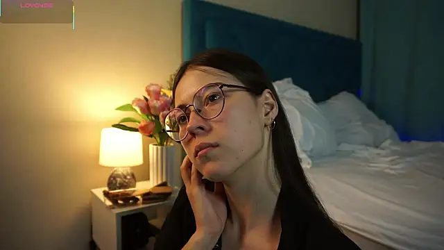 ywixos online show from November 14, 2025, 2:43 pm