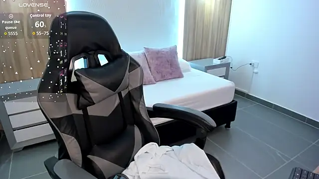 Snapshot of megara_x_ chatting on October 18, 2025, 11:40 pm megara x online show from October 18, 2025, 11:40 pm