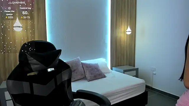 Snapshot of megara_x_ chatting on October 20, 2025, 8:42 pm megara x online show from October 20, 2025, 8:42 pm