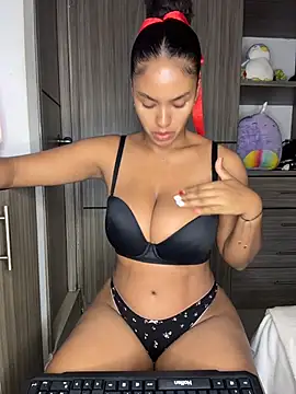 Snapshot of Mia_sweet80 chatting on November 16, 2025, 4:28 am Mia sweet80 online show from November 16, 2025, 4:28 am