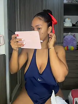 Snapshot of Mia_sweet80 chatting on November 28, 2025, 3:50 am Mia sweet80 online show from November 28, 2025, 3:50 am