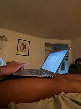 Snapshot of latina-pene chatting on October 13, 2025, 8:10 pm latina-pene online show from October 13, 2025, 8:10 pm