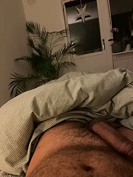 Snapshot of latina-pene chatting on December 14, 2025, 12:39 am latina-pene online show from December 14, 2025, 12:39 am