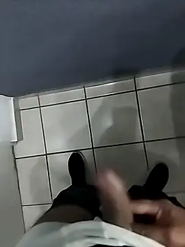 Snapshot of Leofj007 chatting on November 3, 2025, 5:49 pm Leofj007 online show from November 3, 2025, 5:49 pm