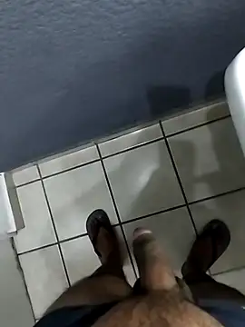 Snapshot of Leofj007 chatting on November 4, 2025, 6:06 am Leofj007 online show from November 4, 2025, 6:06 am