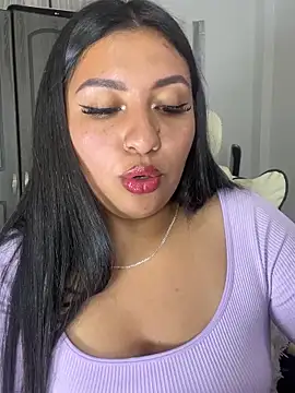 Snapshot of Issa_Santana chatting on December 3, 2025, 8:30 pm Issa Santana online show from December 3, 2025, 8:30 pm