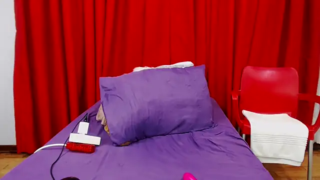 Snapshot of SexyBustyBoobs chatting on October 14, 2025, 6:30 pm SexyBustyBoobs online show from October 14, 2025, 6:30 pm