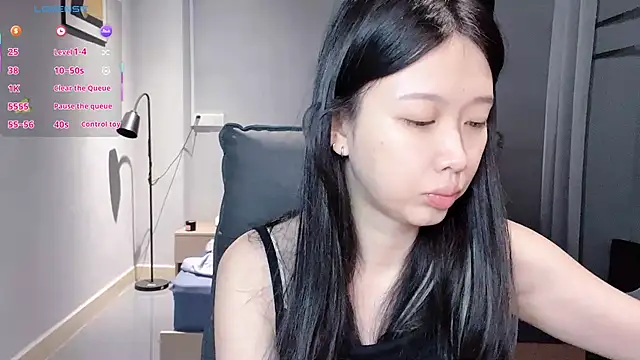 NiNi-baby520 online show from November 18, 2025, 7:33 am